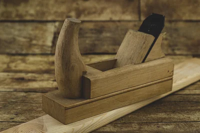 Astuces pour rénover une commode en bois : techniques et matériaux en 2026