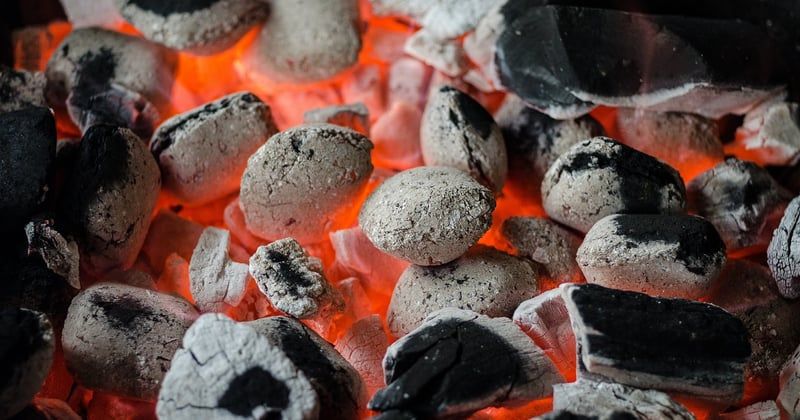 Fabriquer un barbecue en parpaing pour le jardin : le guide pas à pas